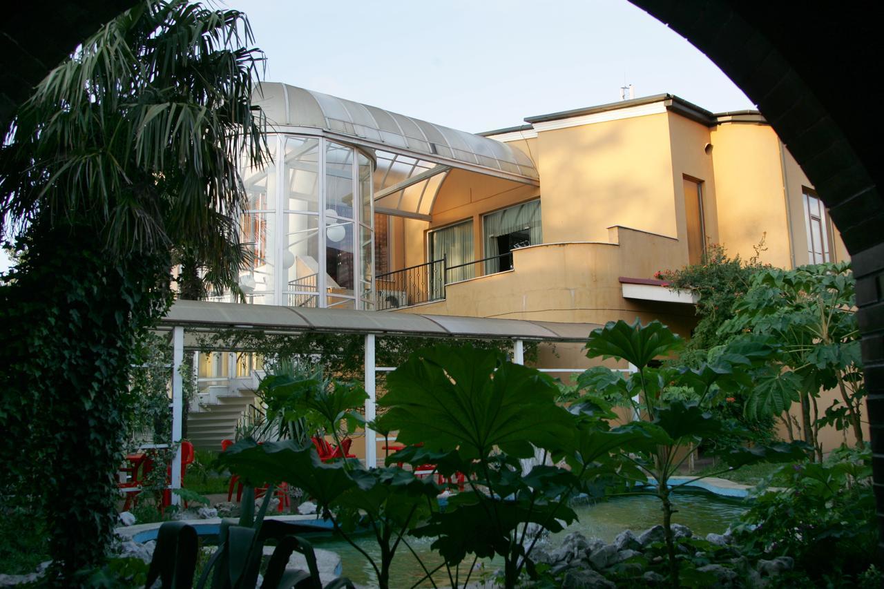 Eleon Hotel คูทายสิ ภายนอก รูปภาพ