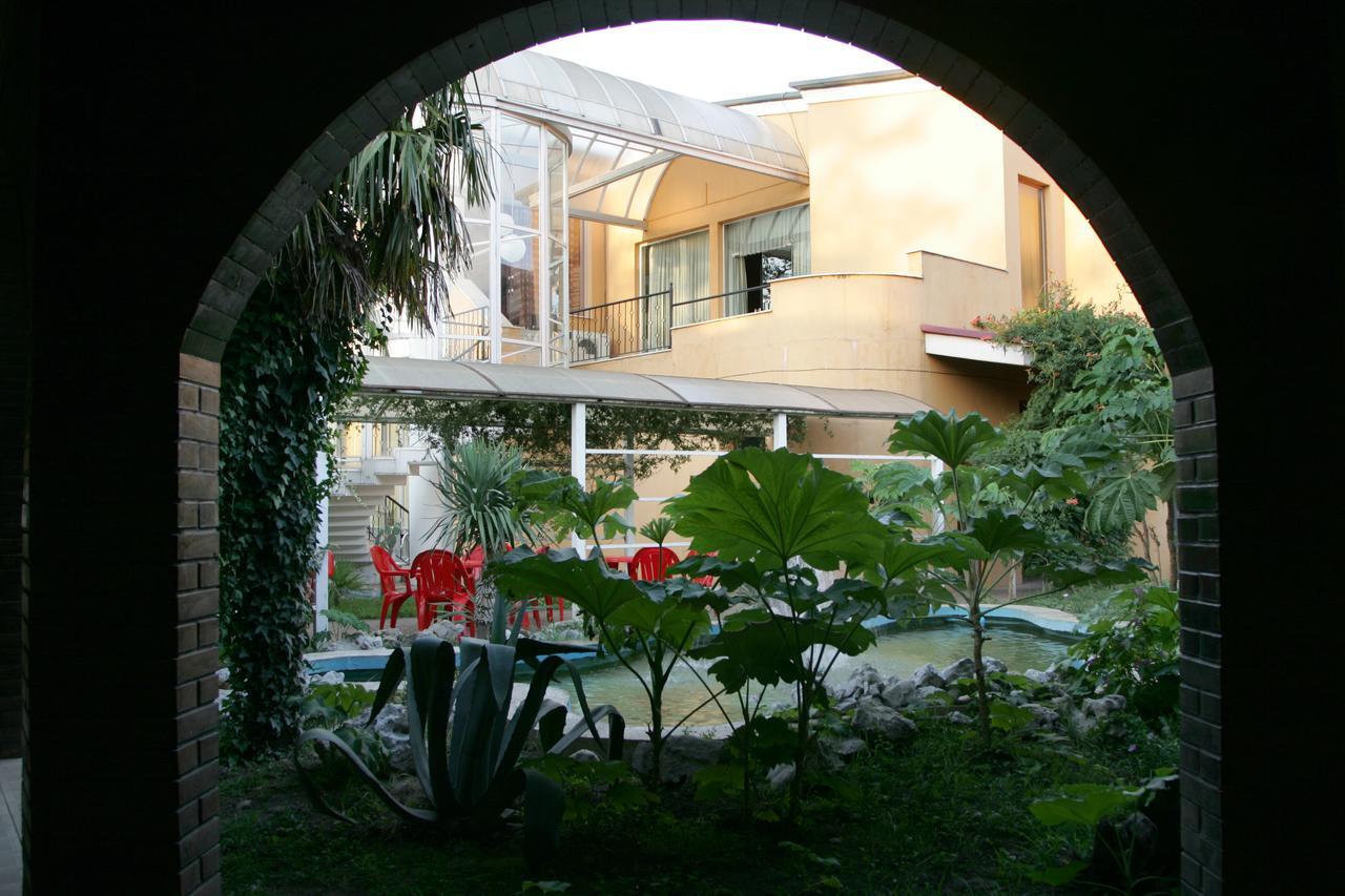 Eleon Hotel คูทายสิ ภายนอก รูปภาพ